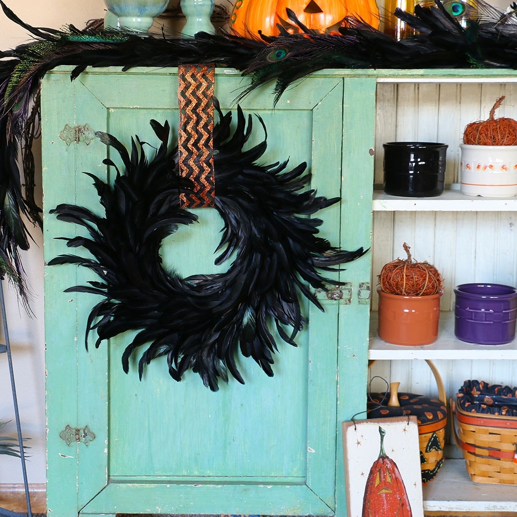 Black Schlappen Feather Wreath - Feathers