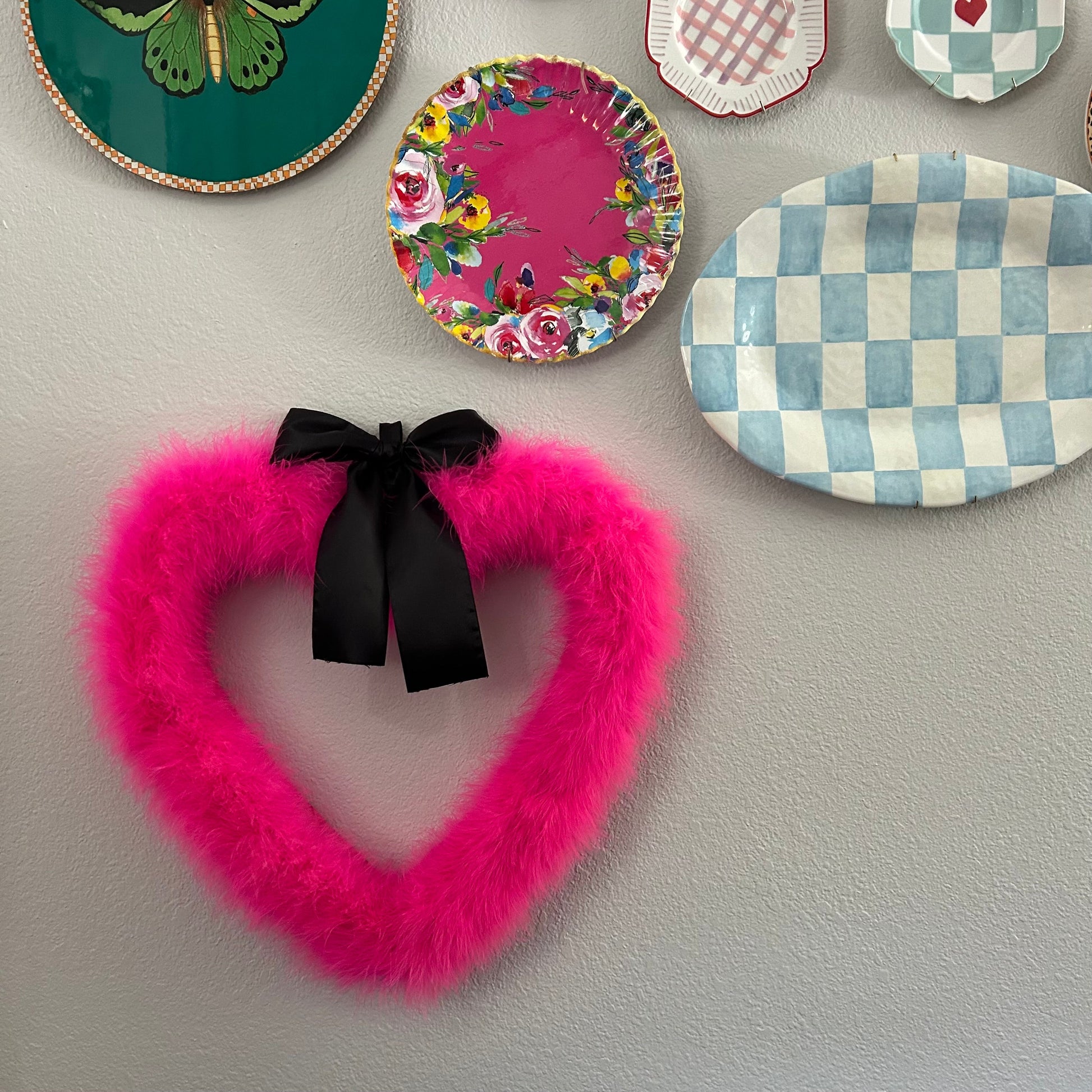 Decorative Pink Heart Shaped Feather Wreath Wall Art - Feathers