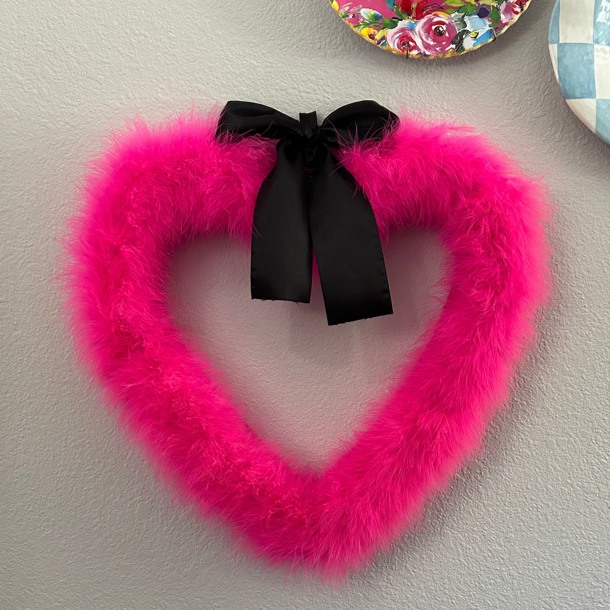 Decorative Pink Heart Shaped Feather Wreath Wall Art - Feathers