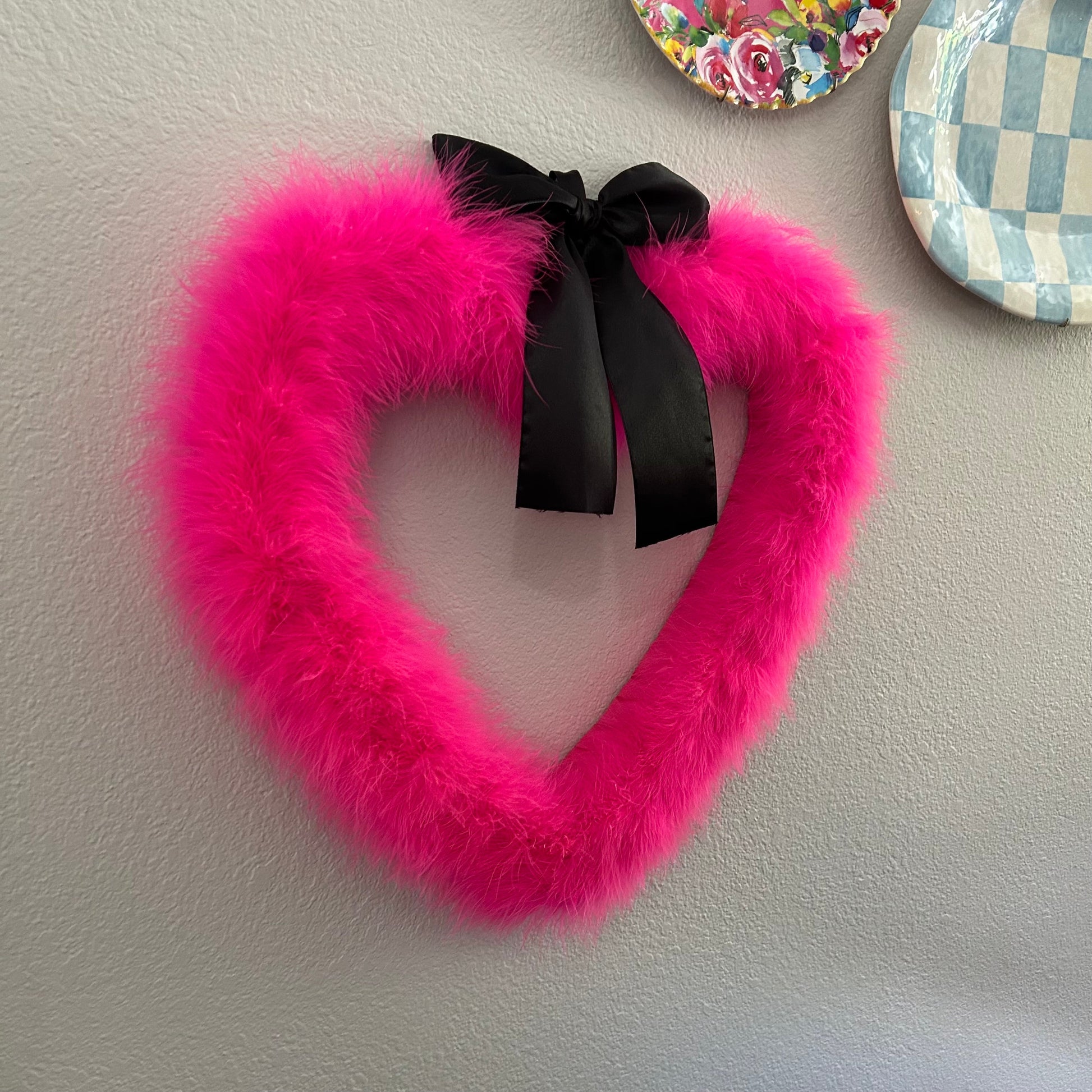 Decorative Pink Heart Shaped Feather Wreath Wall Art - Feathers