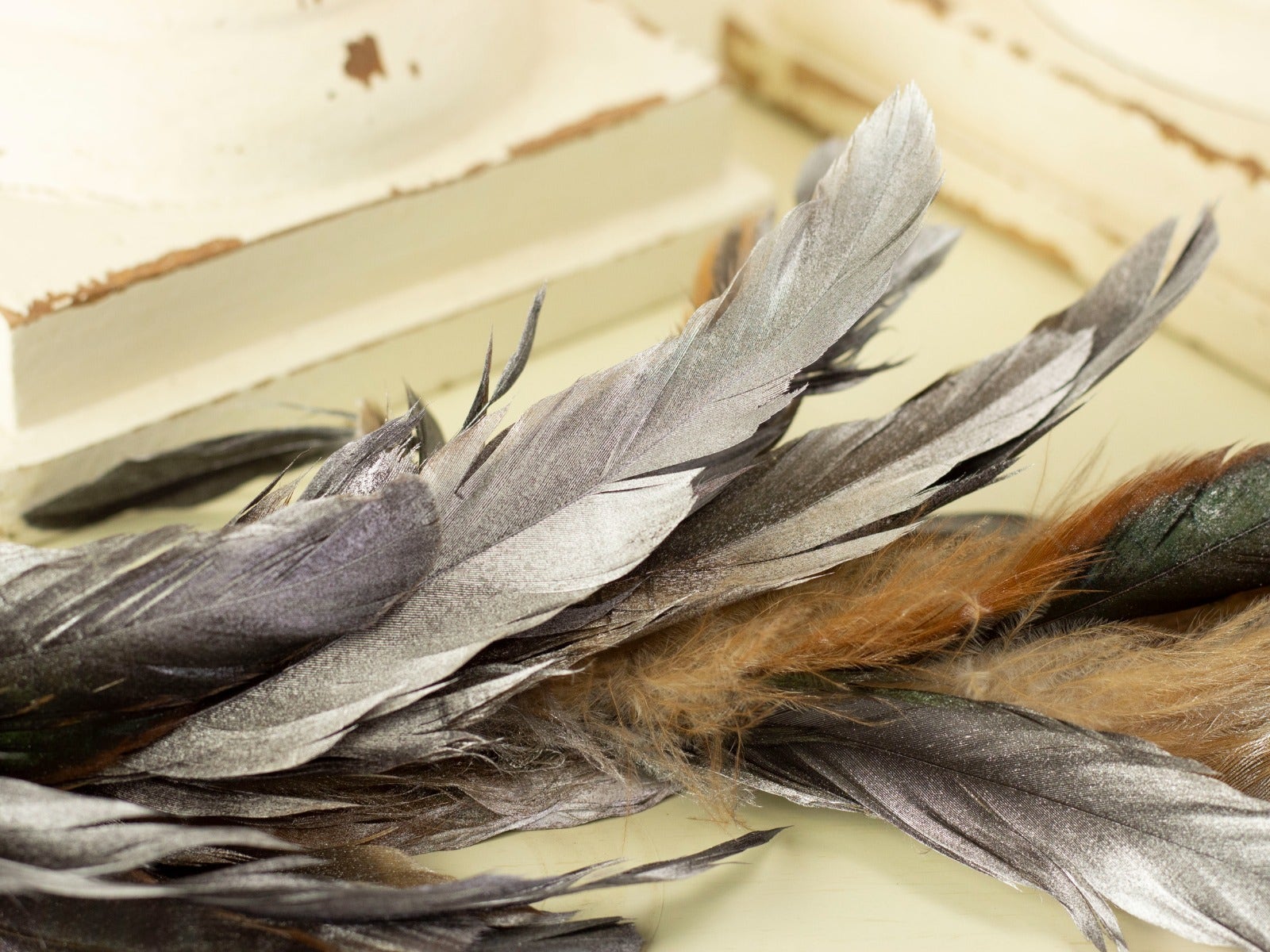 Metallic Feather Garland - 50’’- Black/Silver - Feathers